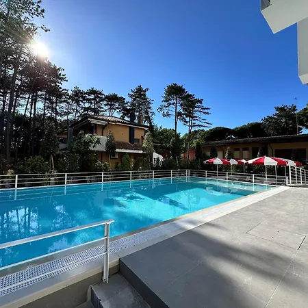 Flat With Pool Access And Terrace