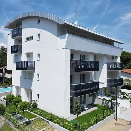 Flat With Pool Access And Terrace *