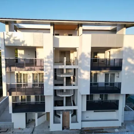 Apartment Flat With Pool Access And Terrace *